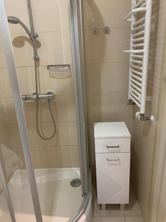 454 W Diva Apartment