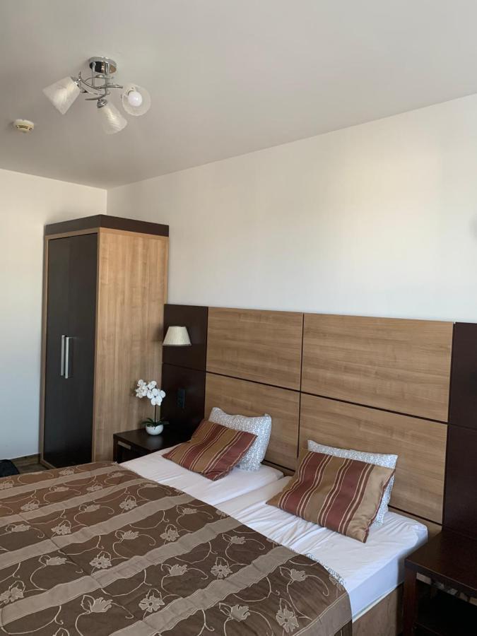 454 W Diva Apartment