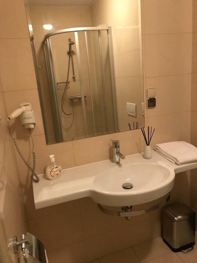 Apartment 454 W Diva