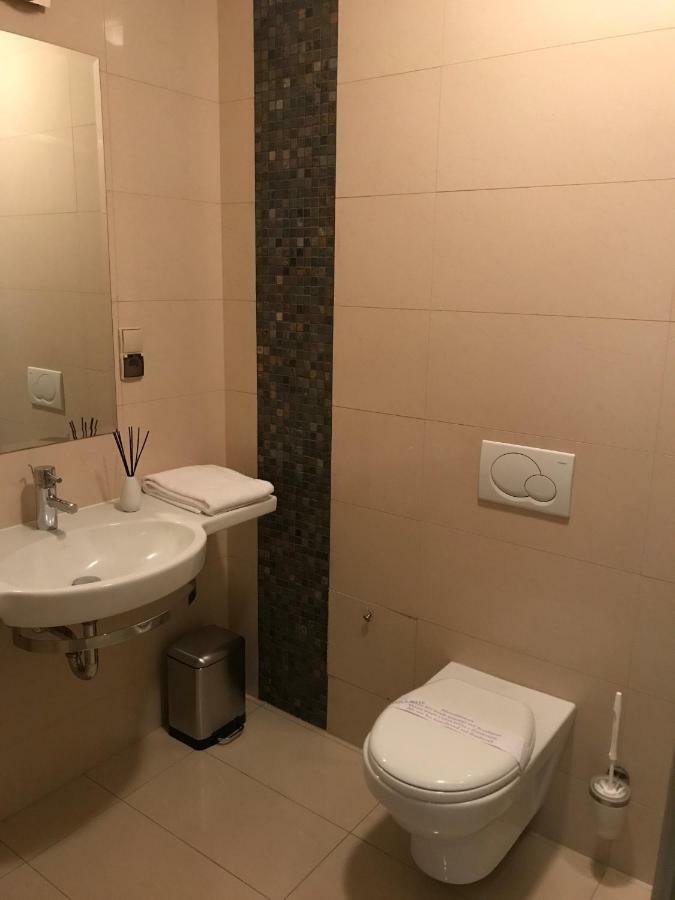 454 W Diva Apartment *